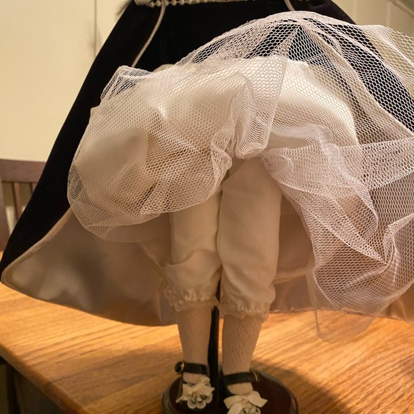 NWT Porcelain Doll Victorian Collection by Melissa Jane 
Limited edition - Picture 13 of 13